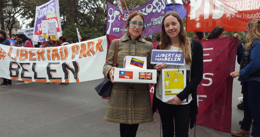 Amnesty International delivered 120,000 signatures to authorities calling for the immediate release of Belén. © Amnistía Internacional Argentina