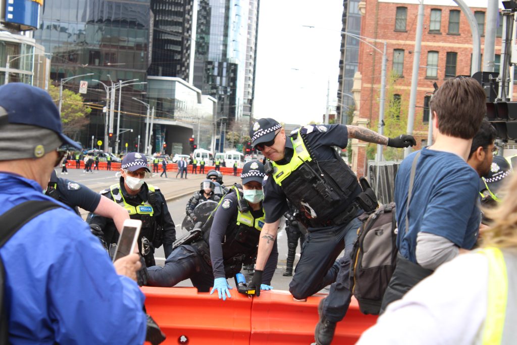 Police vaulting barrier